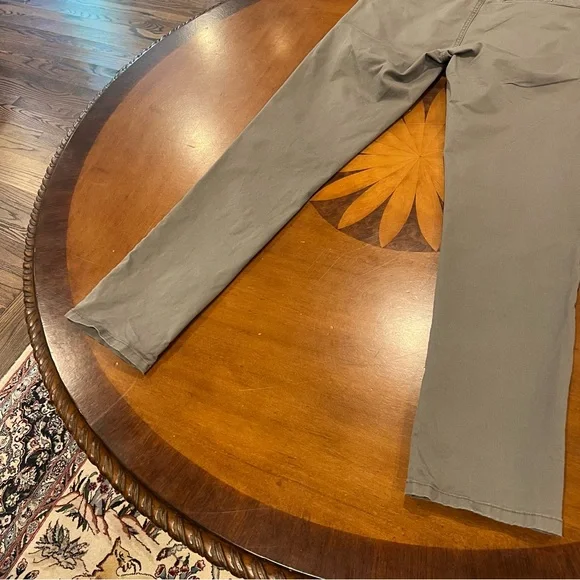 Vuori Men’s Collins Chino Pant Gray 30 Tailored Stretch Twill Sueded Cotton